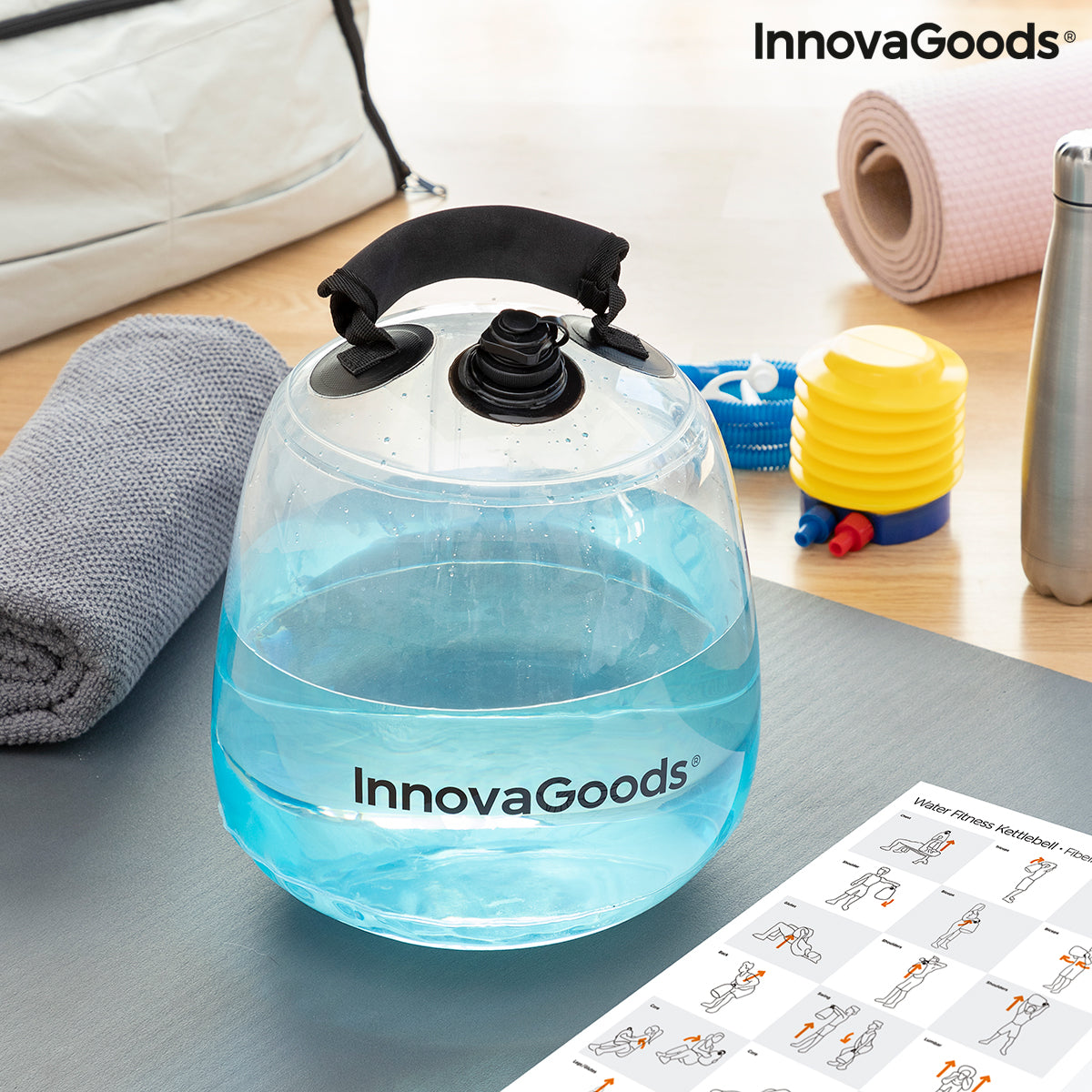 Watergevulde kettlebell voor fitnesstraining met oefengids