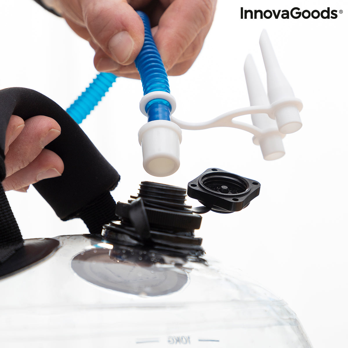 Watergevulde kettlebell voor fitnesstraining met oefengids